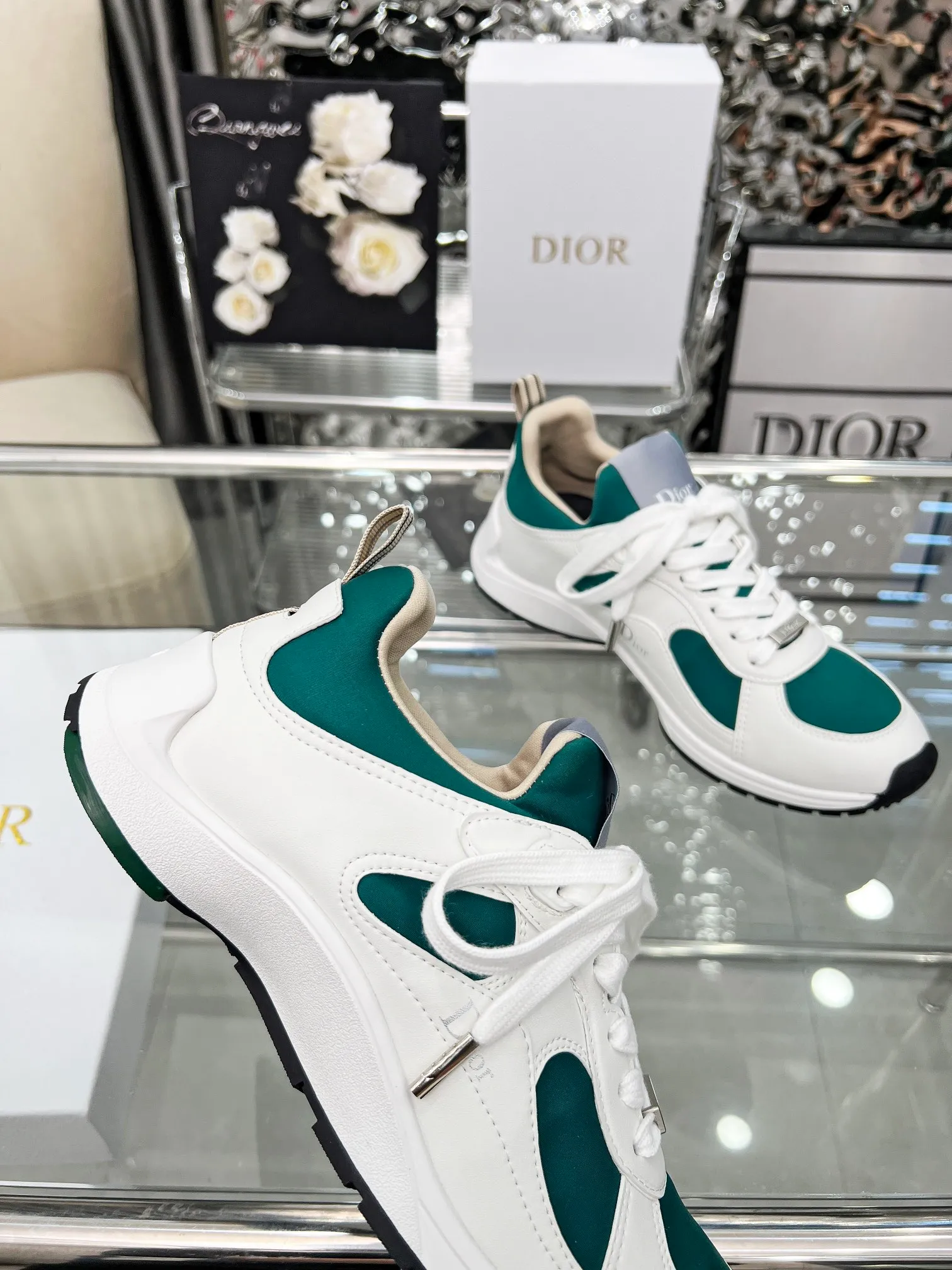 [Dior Dior] P: 560💰Men's model will be released first♺Size: 40-44 (45.46 custom-made) (women's model is being printed) The latest Star series of the 2025 new Dior Dior show, this Dior Star dad sneaker is a new product in the fall of 2025, enriching the classic series with fashionable retro style. Carefully crafted, these Dad Shoes style shoes can be paired with casual looks all year round and follow the trend of the retro market. The Dior logo on the tongue also indicates that this pair of shoes is the B30 model! B30 uses fine-textured leather and mesh cloth materials to form a shoe body. There are conspicuous letters CD on both sides of the shoe body to indicate identity. The multiple lines on the shoe body outline the details, making the shoes look less monotonous and full of retro three-dimensionality! Color: four colors